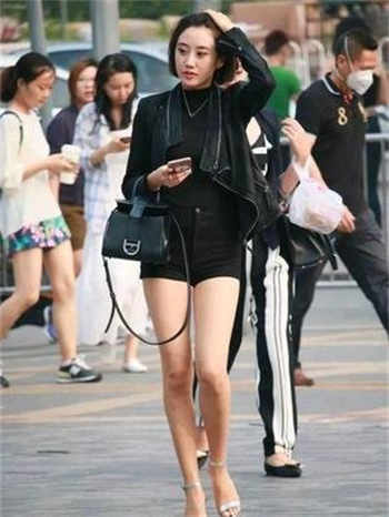 日本深入抬腿式图