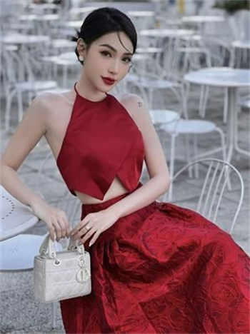 发现班主任吴晴的秘密