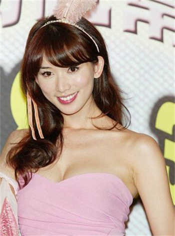 女军官萧燕秦局长