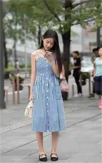 婕咪快递服务员