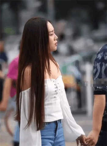 女员工为了合同牺牲自己
