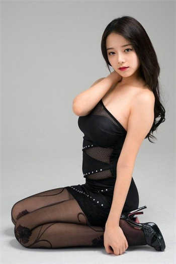 屈服我夸下的同学妈妈