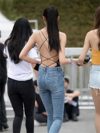 武汉90后情侣天台