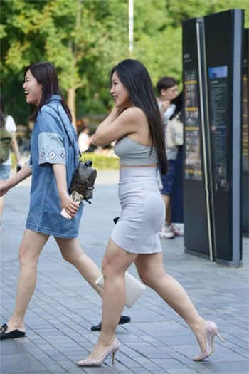 女军官萧燕秦局长
