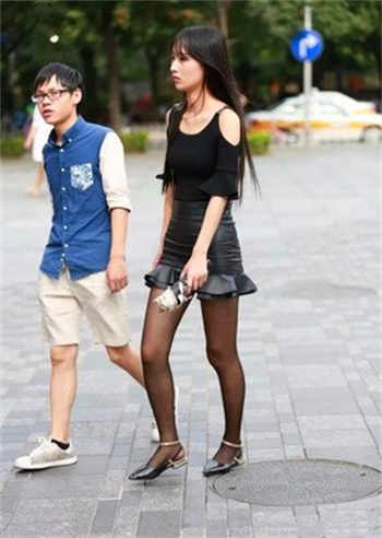 为了利益出卖朋友