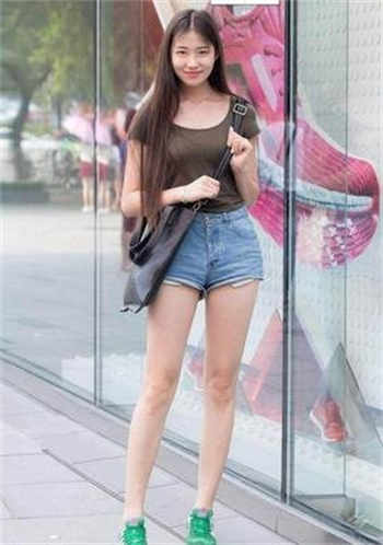 灯下把玩妇人牝户