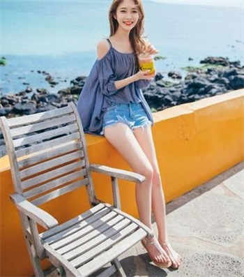 和同事在车间里面做了