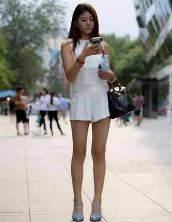 隔壁的大学女