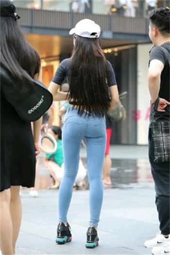 郑厅长玩萧燕第一张小说
