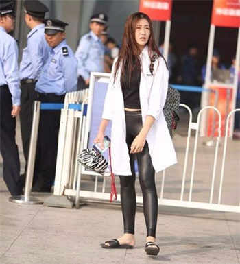 女主叫崔恩恩男主叫萧战